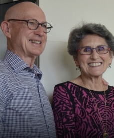 爱情故事:一对老夫妇在80岁时幸福地结了婚